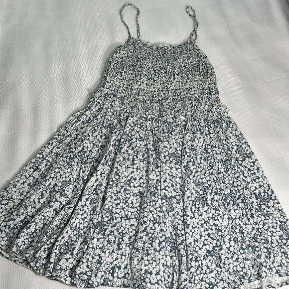 ~3 for $20~ Floral smocked sundress - Picture 1 of 7